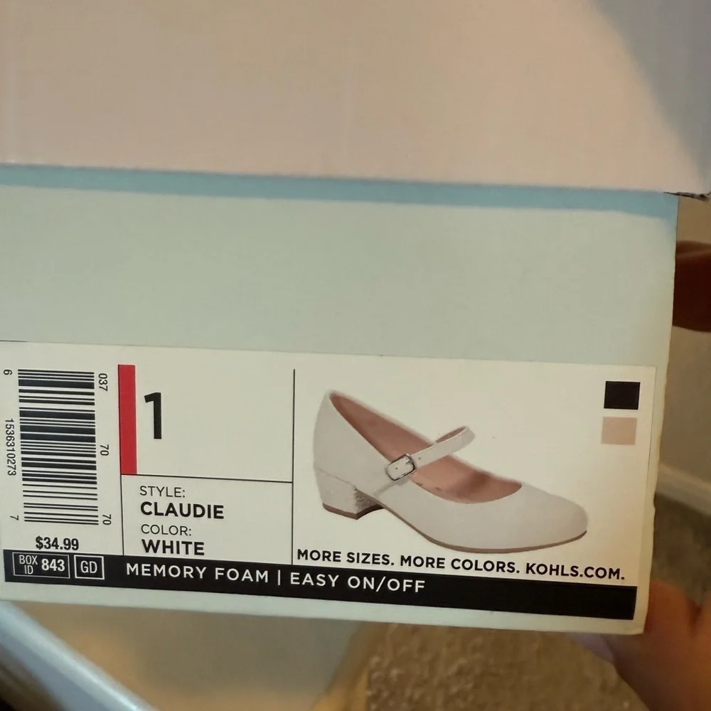 SO Girls White  Mary Jane Shoes. Girls Size 1.